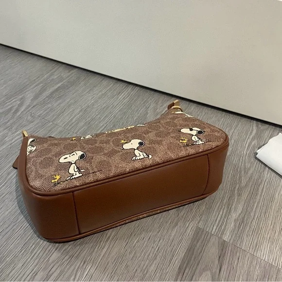 NWT!! Coach X Peanuts Teri Shoulder Bag In Signature Canvas With Snoopy Print - Picture 5 of 9